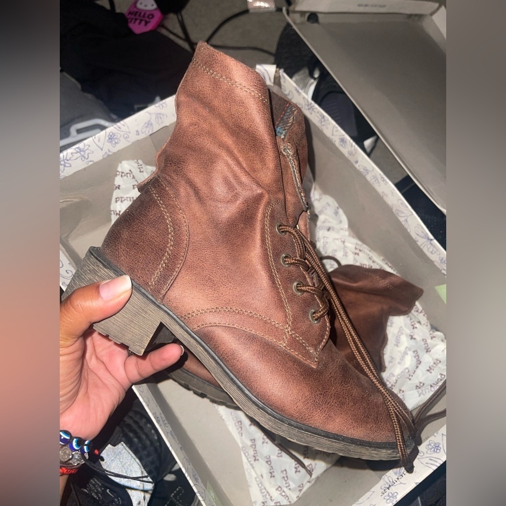 MUDD boots size 6.5